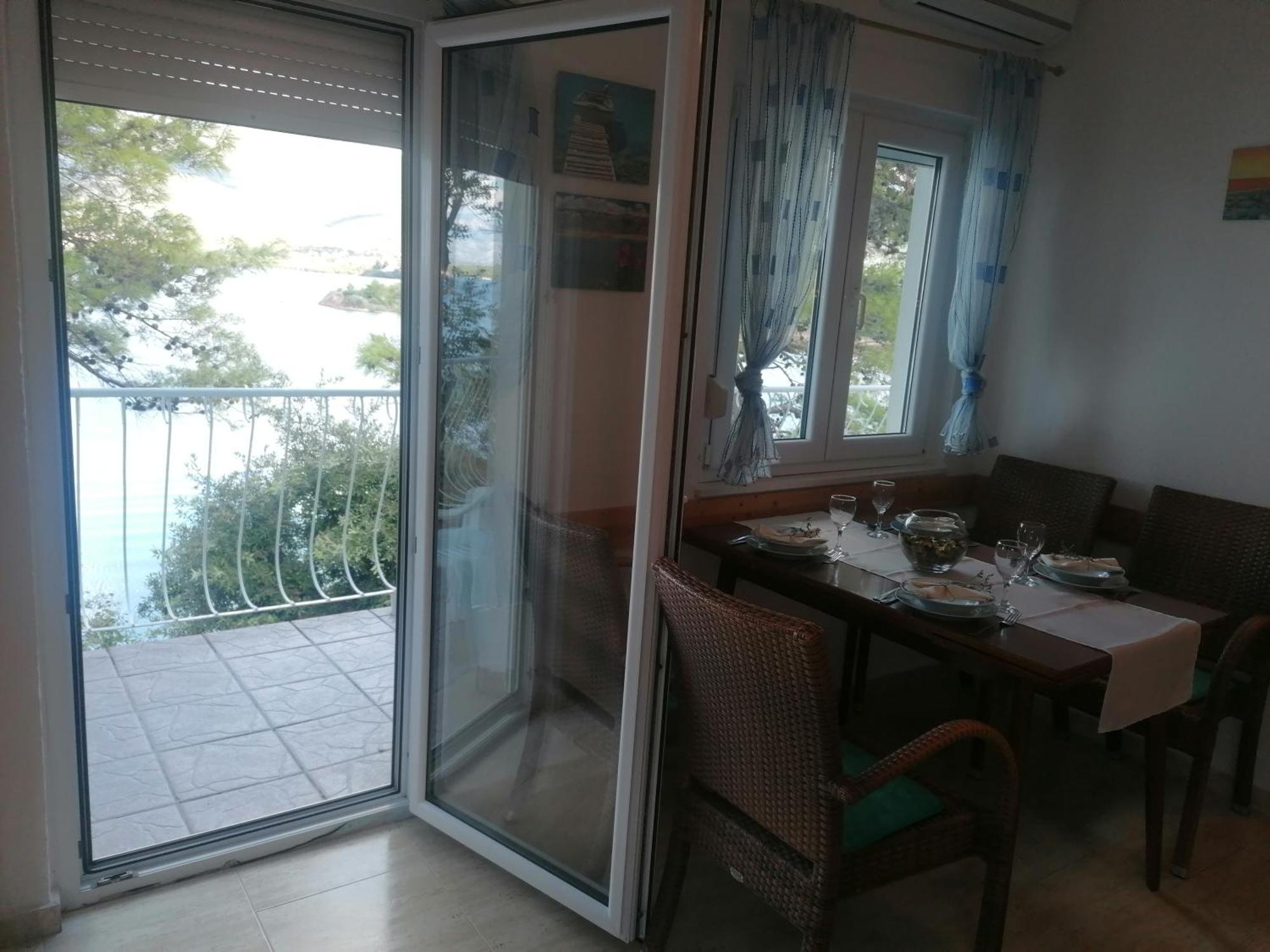 Apartman Volarevic Donji Karin Exteriér fotografie